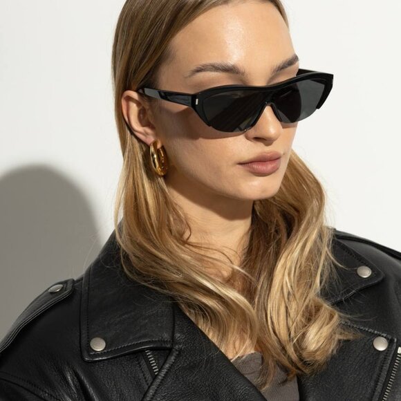 サングラス Saint Laurent Saint Laurent - SL 704 - 001 (SL 704 001) Saint Laurent SL 704 001 - Black Sunglasses for Woman
